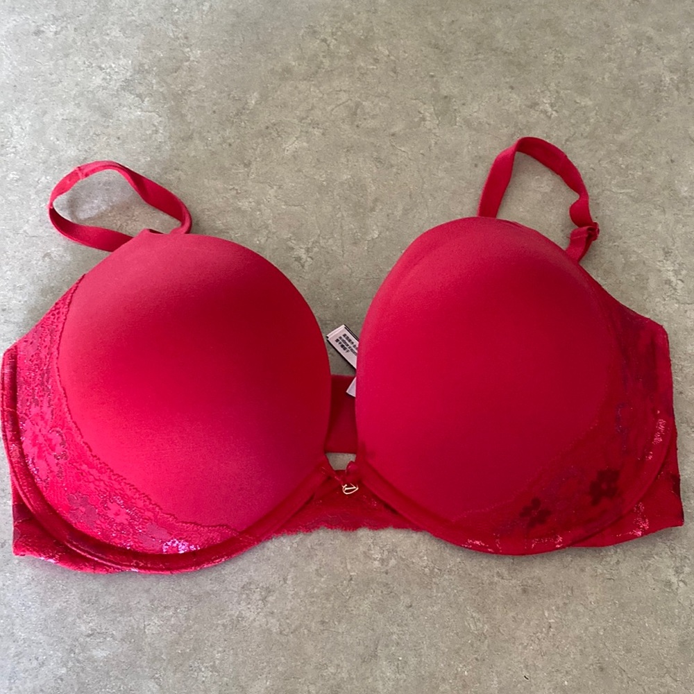 Victoria’s Secret bra size 36DDD. New without tags